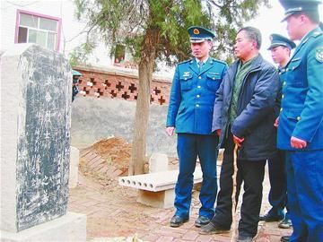 劉延寶“守墓”義舉撼人心(圖)