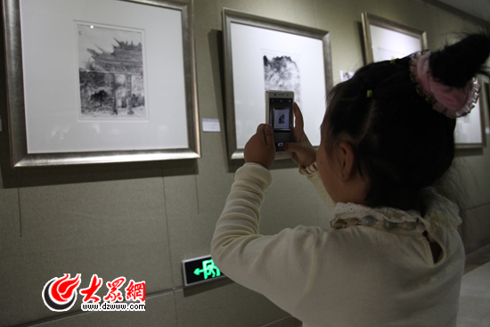 һλ�^չ��СŮ������չ������Ʒ ӛ�� �R���K �z.JPG