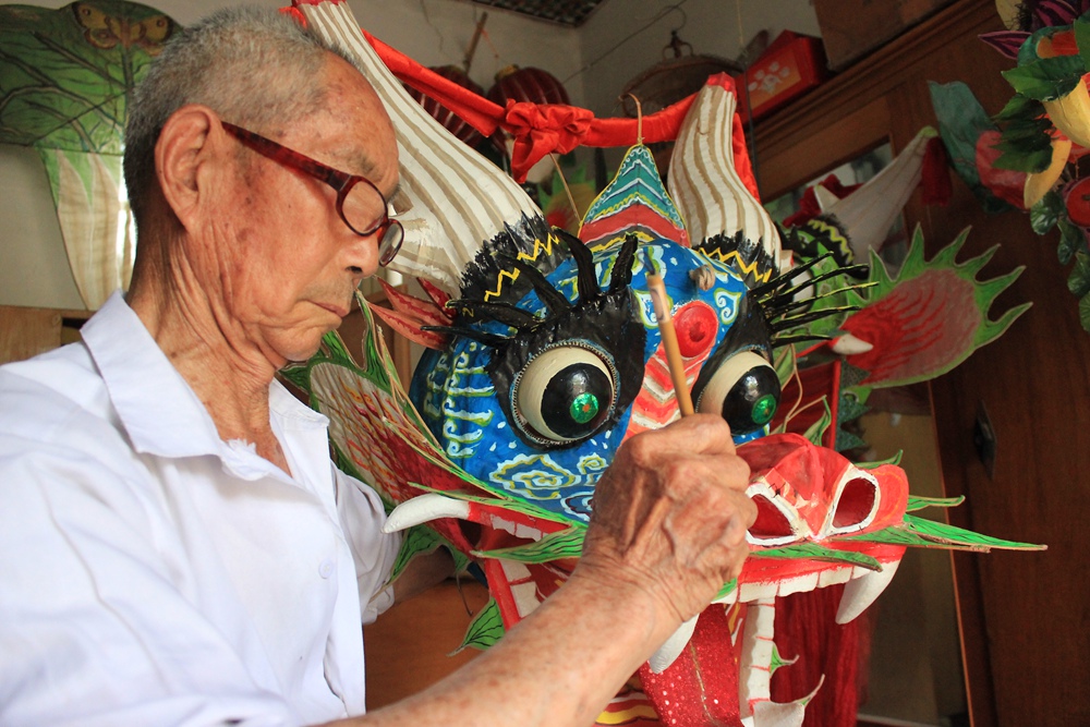 �Θ��Ō����^����L�~�M��������ɫ��