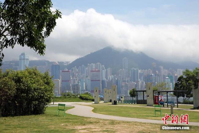 ��������Ļ��^������ľ��·�������L�Ϳ����p��۪��еĺ��۾�ɫ��������ӛ�� ���ٿ� �z