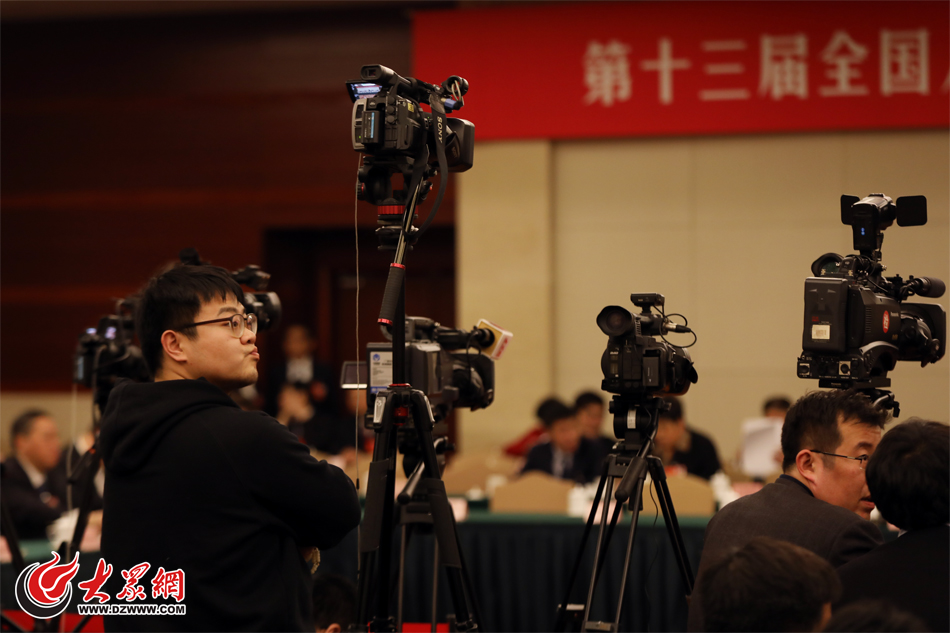 03�����ý�w�ĔzӰ�C����Դ��������� �z��.jpg