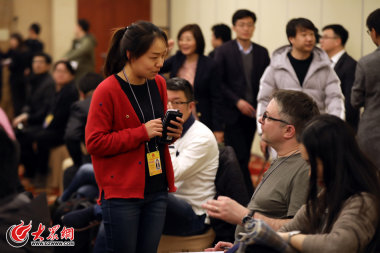 ����ӛ���ڕ�ǰ�M�н���