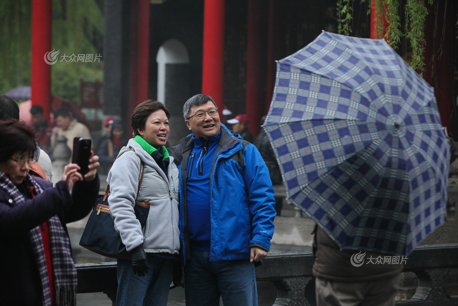 4��13�գ���������ͻȪ���^�������ο�ð���pȪ�����գ���ͻȪ�ͺڻ�Ȫˮλ��30����¸ߣ��քe�_��27.74�׺�27.67�ף��^ǰ��������2���׺�3���ס��󱊾Wӛ�� ���L�� �z