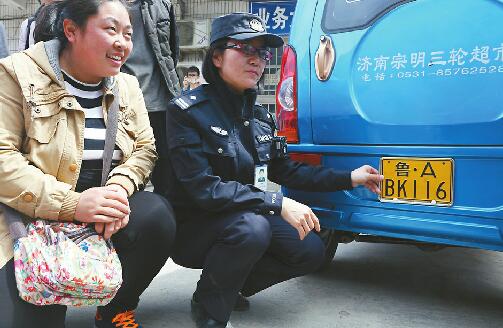 電動三輪車掛牌濟南首“吃螃蟹” 交強險參照摩托車辦理
