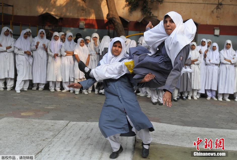 ���գ�ӡ�Ⱥ�������Ů�W(xu��)����У��(n��i)�W(xu��)��(x��)Խ�����Vovinam��������������l(w��i)���ܡ�