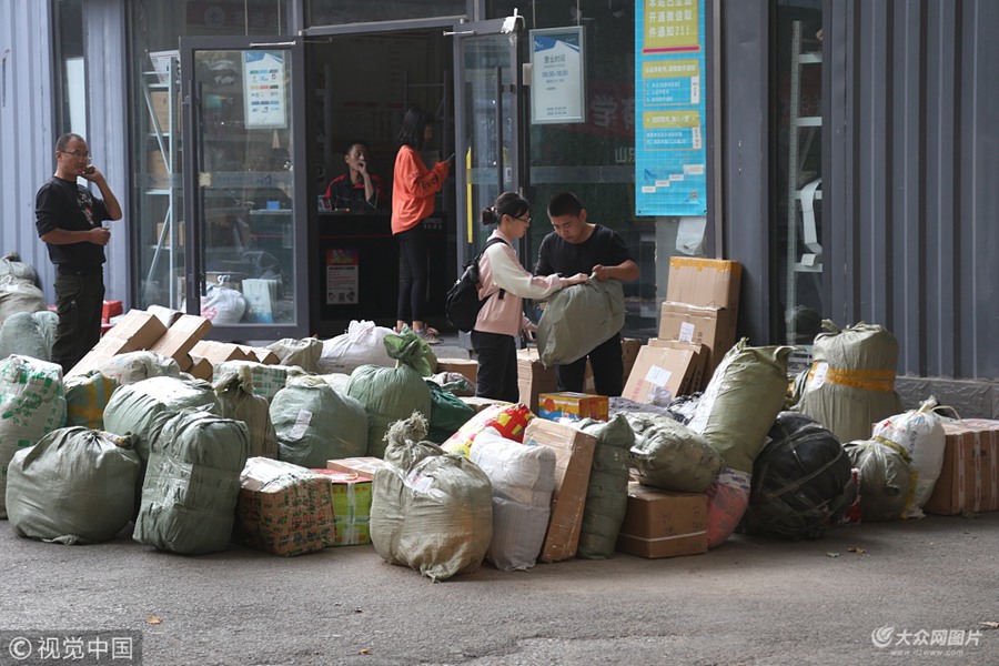 2018��10��7�գ�ɽ�|���ϣ����cС�L�ٽ��սY���W����m����У�@�����Ļ��|·һ��УУ�@Ҋ�����f���}�������W���؁���һ���¾���ȡ���f����