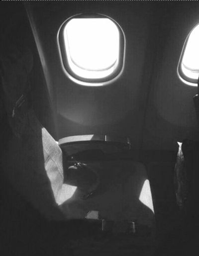 24日,莫斯科謝列梅杰沃機場,乘客在等待登機。