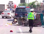 商務車刮到三輪車,傷者搶救無效死亡