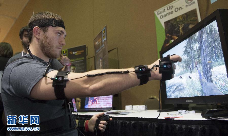 1��5�գ���2014��˹�f��˹���H���M���չý�w���ϣ���չ����ʾһ��Б�����Α�