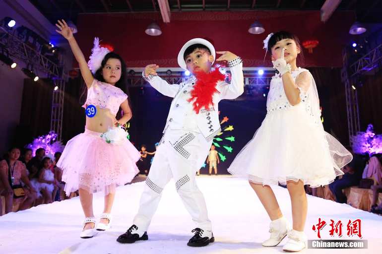 8��21�գ�2014���H�ك�ģ�ش�ِ���Qِ�ڱ����������ݡ���ِ�֞錚���M����ͯ�M������M����ِ�x�ֵ����g��3�q��15�q���F(xi��n)����Сģ�؂�����T�_(t��i)��չ�F(xi��n)ͯ���ʵĲ�ˇ���¸ұ��_(d��)�Լ��ĕr(sh��)�Љ��롣