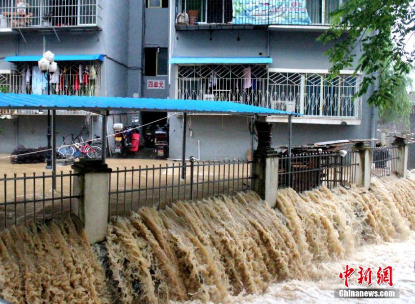 5��25�գ��F��ʡ�~���н��ڿh��(qi��ng)���꣬�µ�·��ˮ�Д�����䁡��񷿱����ܓp��