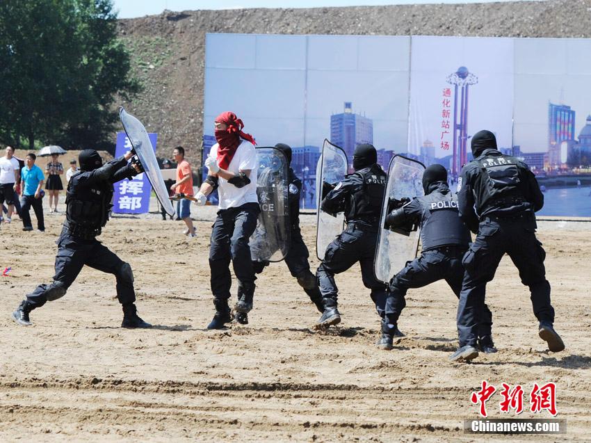 7��14��������ʡ�����侯���־S�������ݾ����L���e�����ݾ���������ͻ��С�M���_�������Ŀ�ˡ������N�ϴ������Ŀ�ˌ����������ѓ��ַ��ٳ֌����ݾ����侯����ͻ�������Ʊ��ȿ�Ŀ��