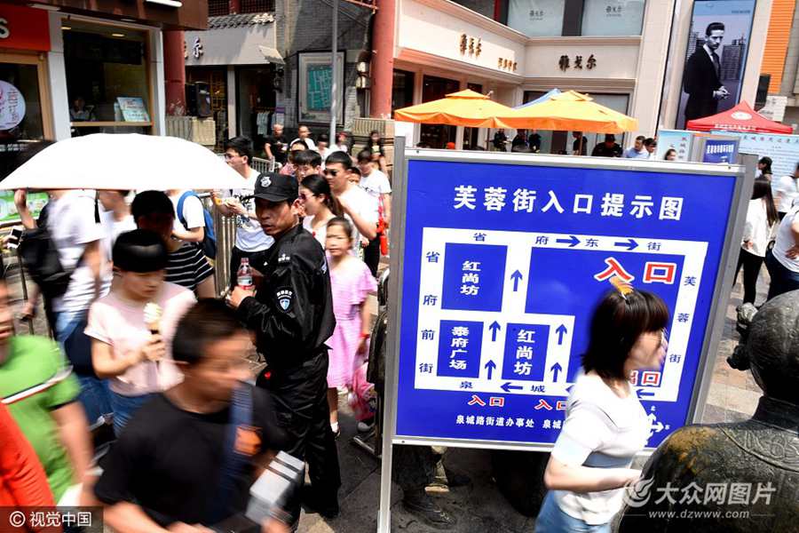 2017��4��30�գ���һ���ڵڶ��죬��ɽ�|��(j��)��ܽ�ؽփ�(n��i)���f��ɽ�˺����粽�y�У��̶�432�׵�ܽ�ؽ֣���Ҫ��һ����С�r���̑��Ľ��u���ο͵����[���^�ڶ�����ɫ��ʳ�����˴����ο͡�