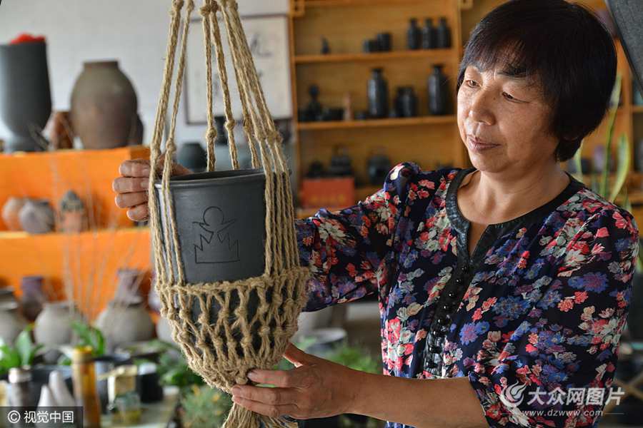 55�q�Ĳ����B��һ����ͨ���r(n��ng)��Ů��2015�궬�죬������������h���f�(zh��n)�w�����ߴ壬�I�Y50���fԪ������3���G�t������͟��ƺ��ա�Ŀǰ����ˇ��Ʒ�h(yu��n)�N��䡢Ӣ�����������n���ͰĴ������ȇ��ң����N���~�_(d��)60���fԪ��