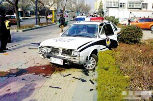 ɽ�|̩�����˘���(zh��n) ·�˷Q������ű��ڡ�(�D)